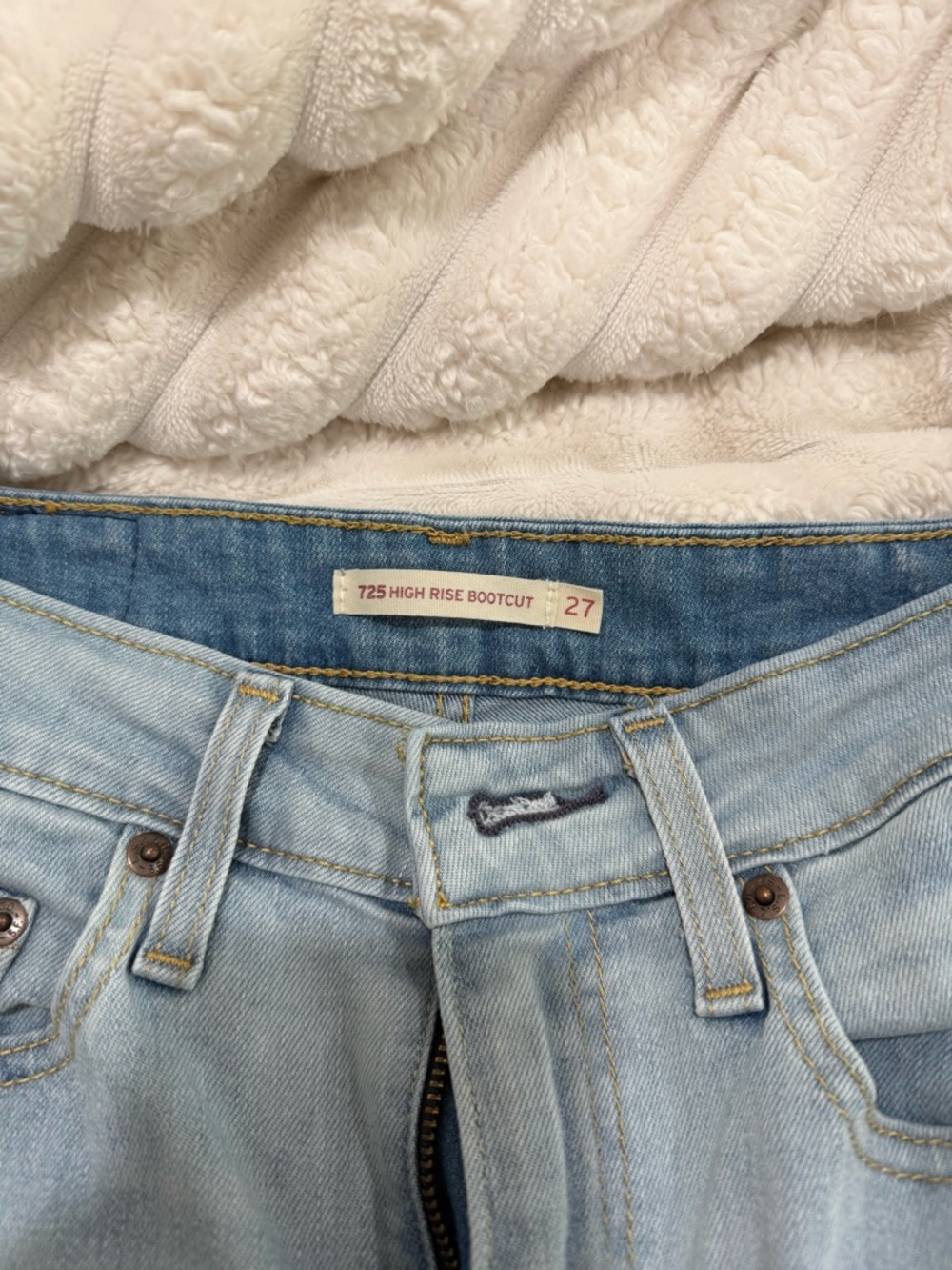 Levi's High Rise Jeans - Picture 4 of 4